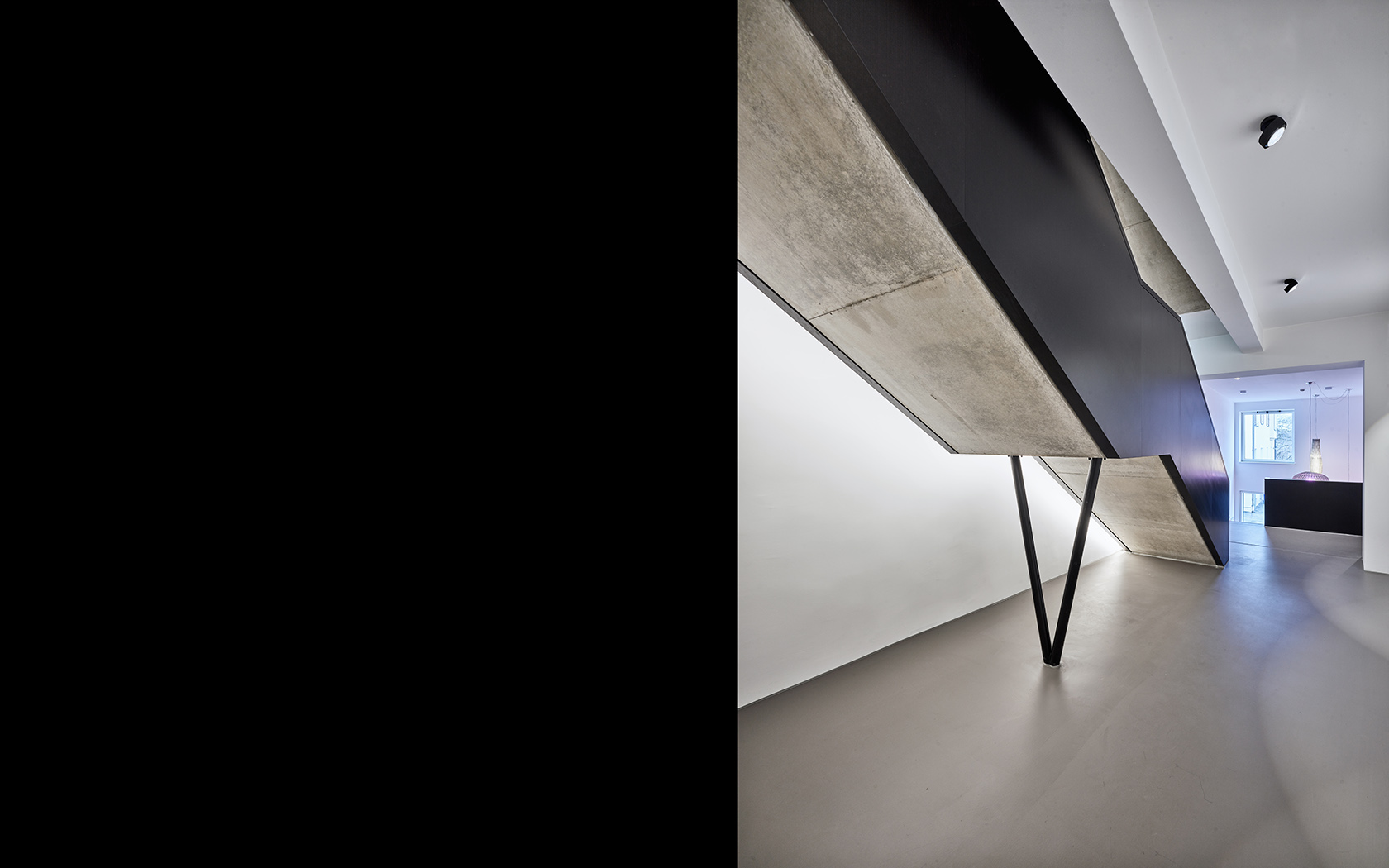 00-176_Treppe_von_unten.jpg